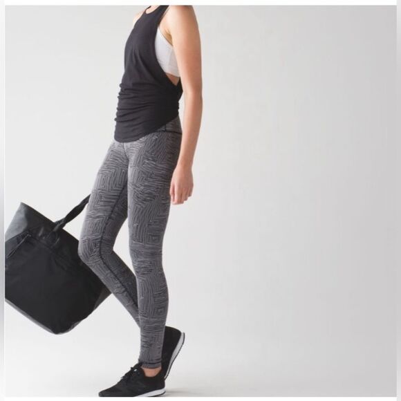 LULULEMON Wunder Under Tight (Hi-Rise) size 4 - Picture 4 of 10